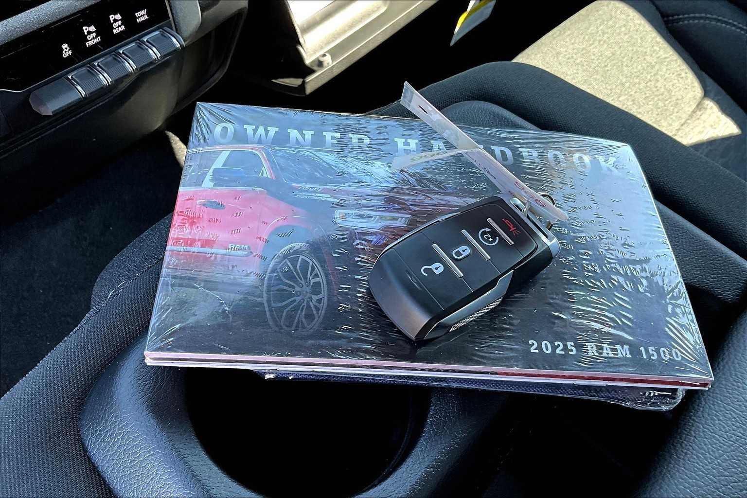 Thumbnail: 2025 RAM 1500 - 19