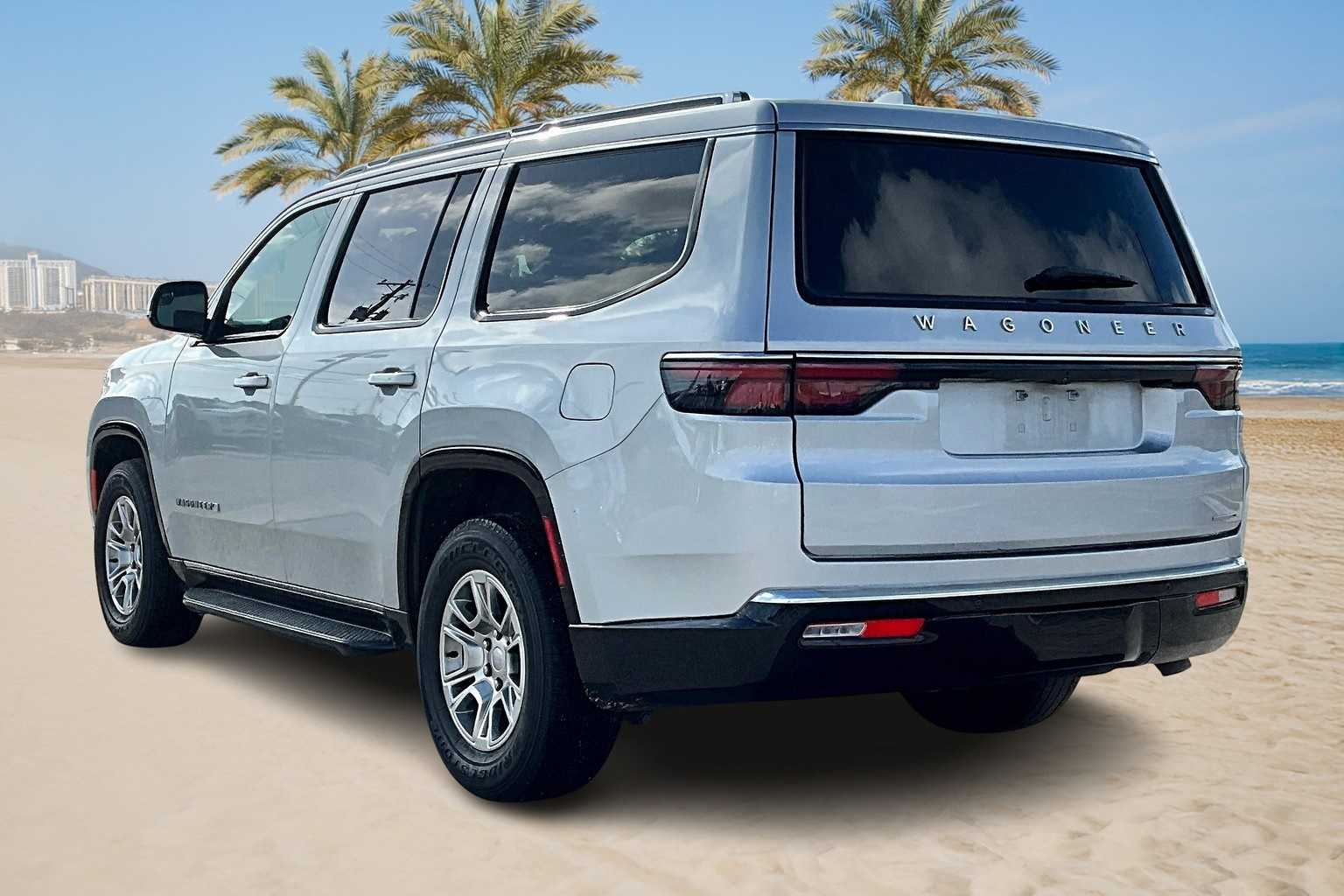 Thumbnail: 2022 Jeep Wagoneer - 4