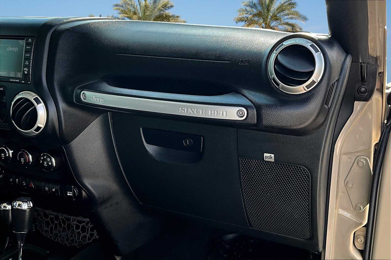 Thumbnail: 2018 Jeep Wrangler - 23