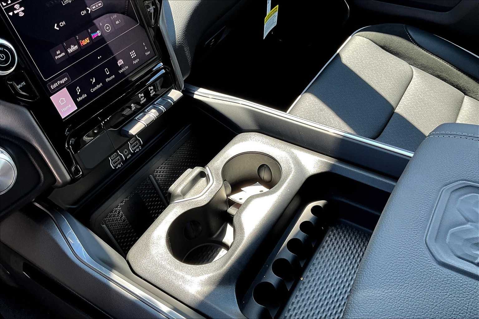 Thumbnail: 2026 RAM 1500 - 17