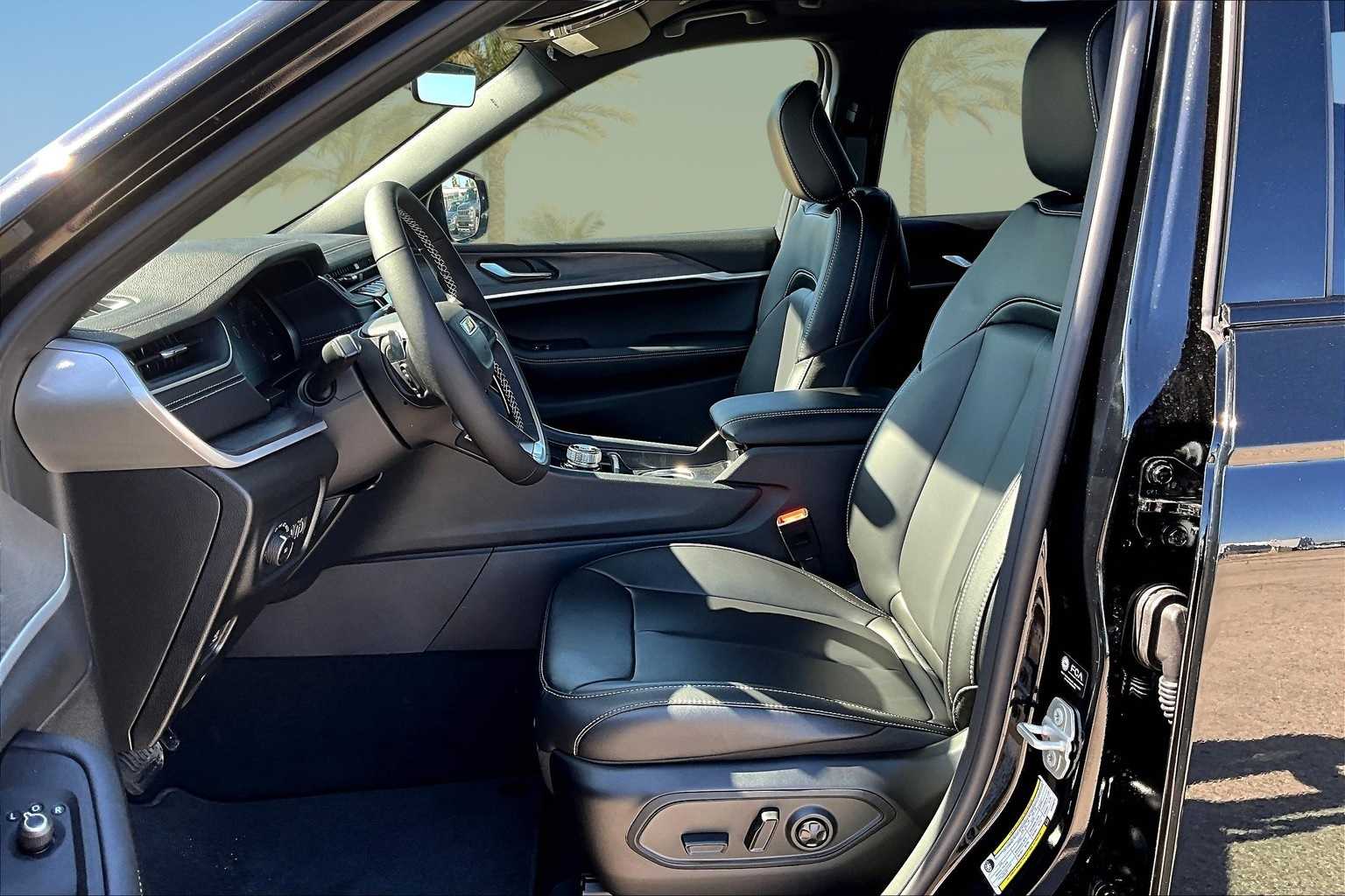 Thumbnail: 2025 Jeep Grand Cherokee - 11