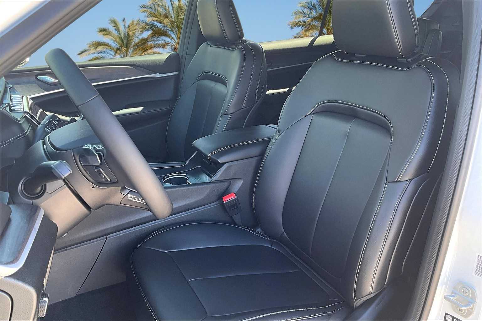 Thumbnail: 2025 Jeep Grand Cherokee - 11