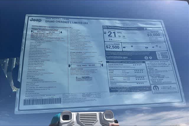 Thumbnail: 2025 Jeep Grand Cherokee - 23