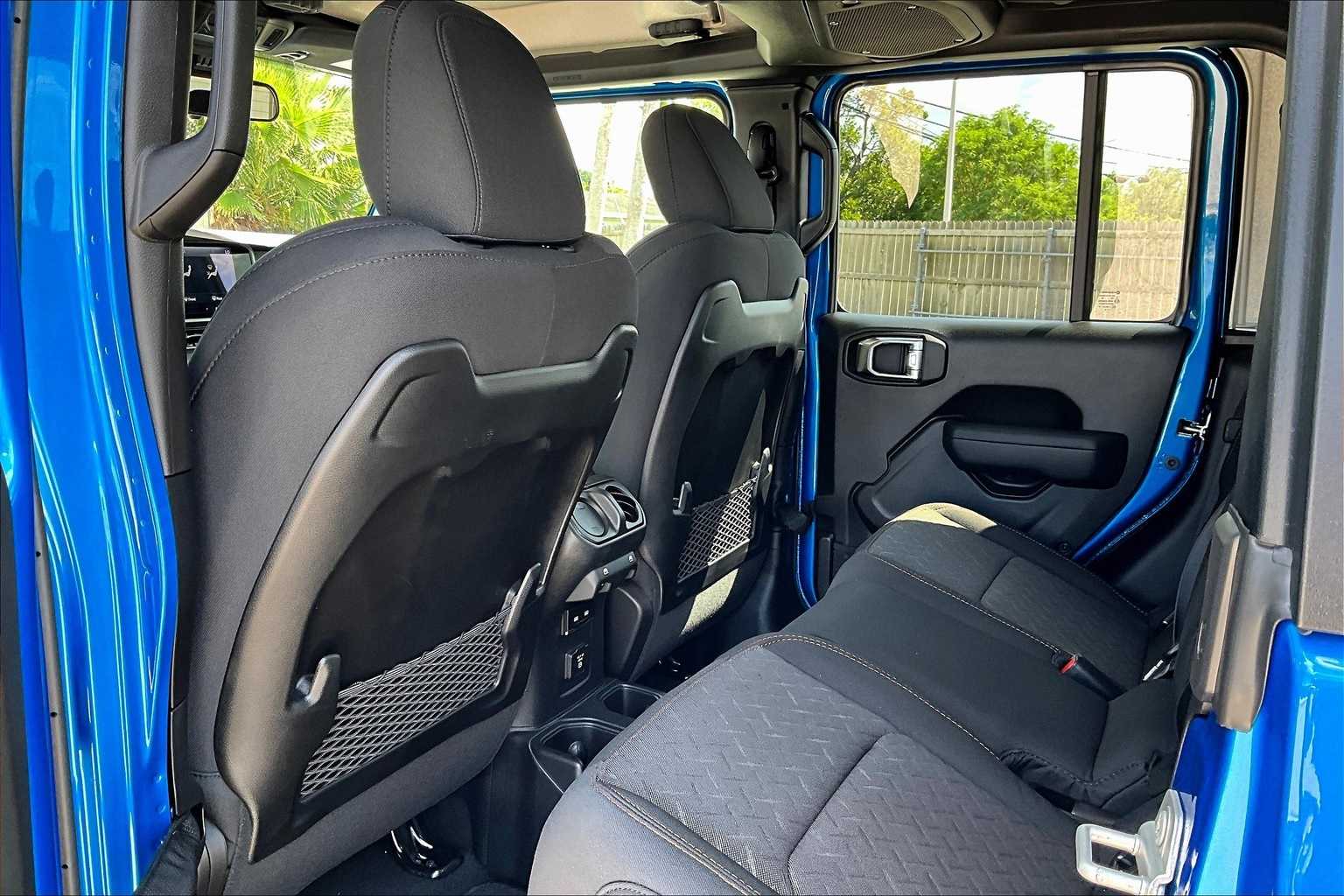 Thumbnail: 2025 Jeep Gladiator - 11