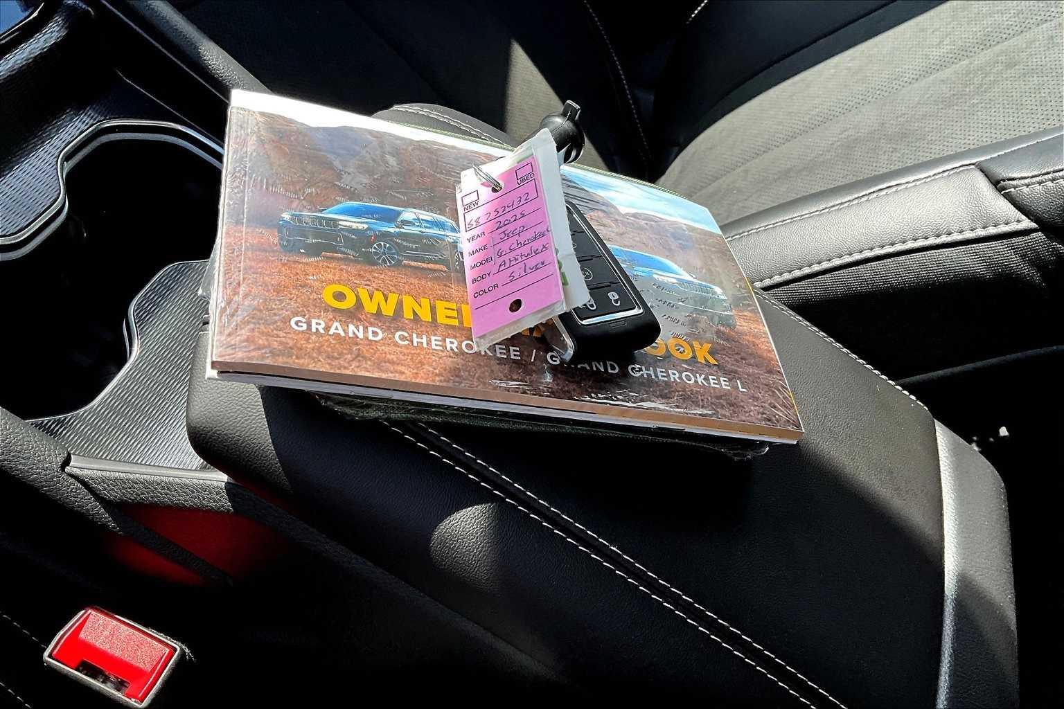 Thumbnail: 2025 Jeep Grand Cherokee - 19