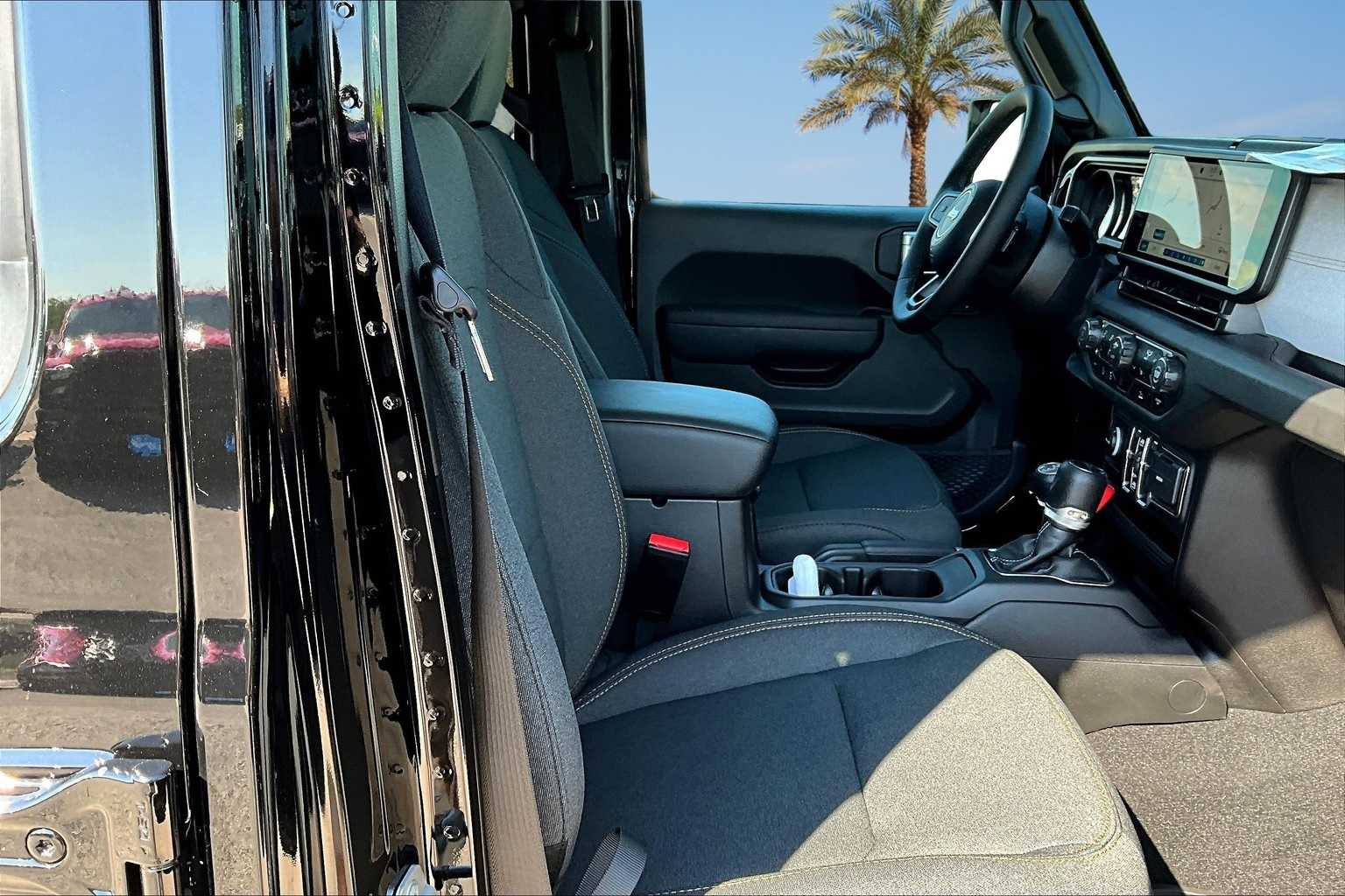 Thumbnail: 2025 Jeep Gladiator - 14