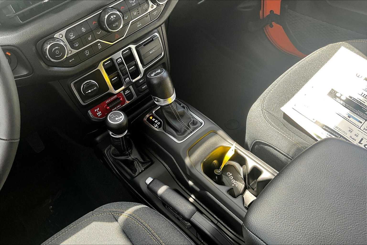 Thumbnail: 2025 Jeep Wrangler - 17