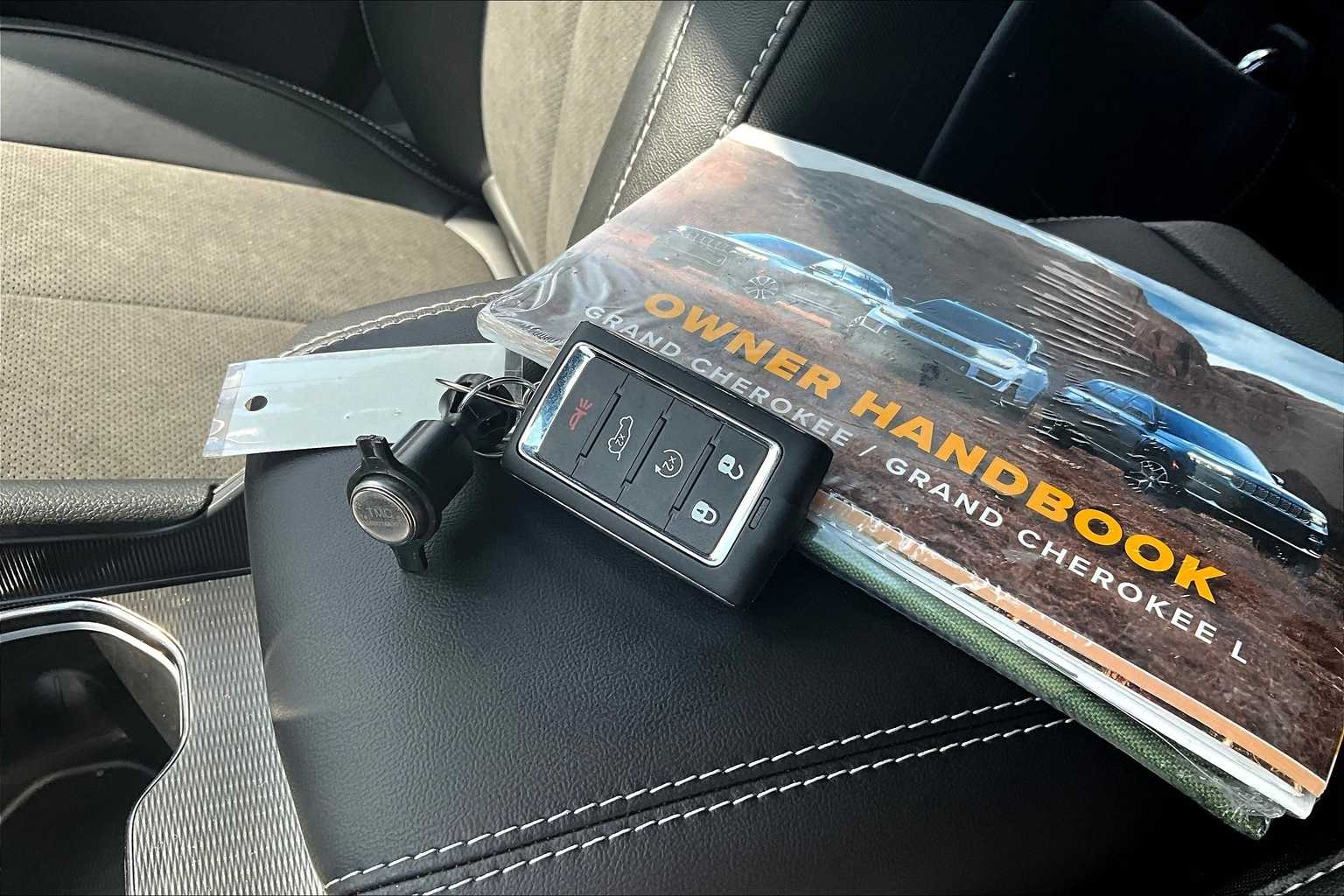 Thumbnail: 2025 Jeep Grand Cherokee - 19