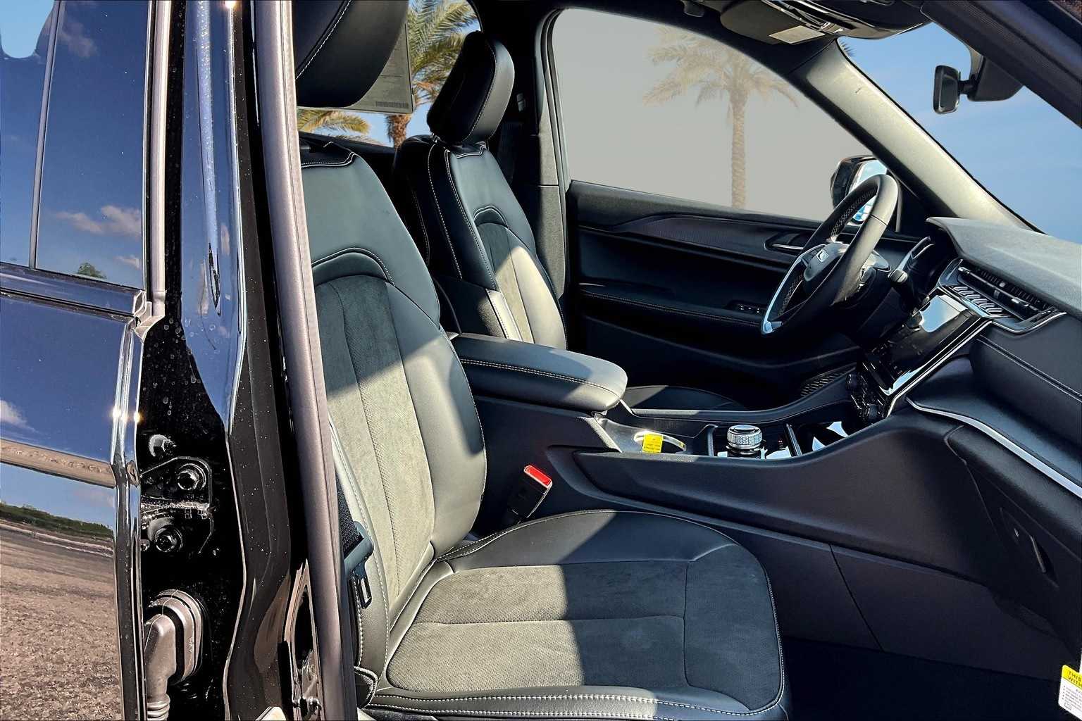 Thumbnail: 2025 Jeep Grand Cherokee - 13