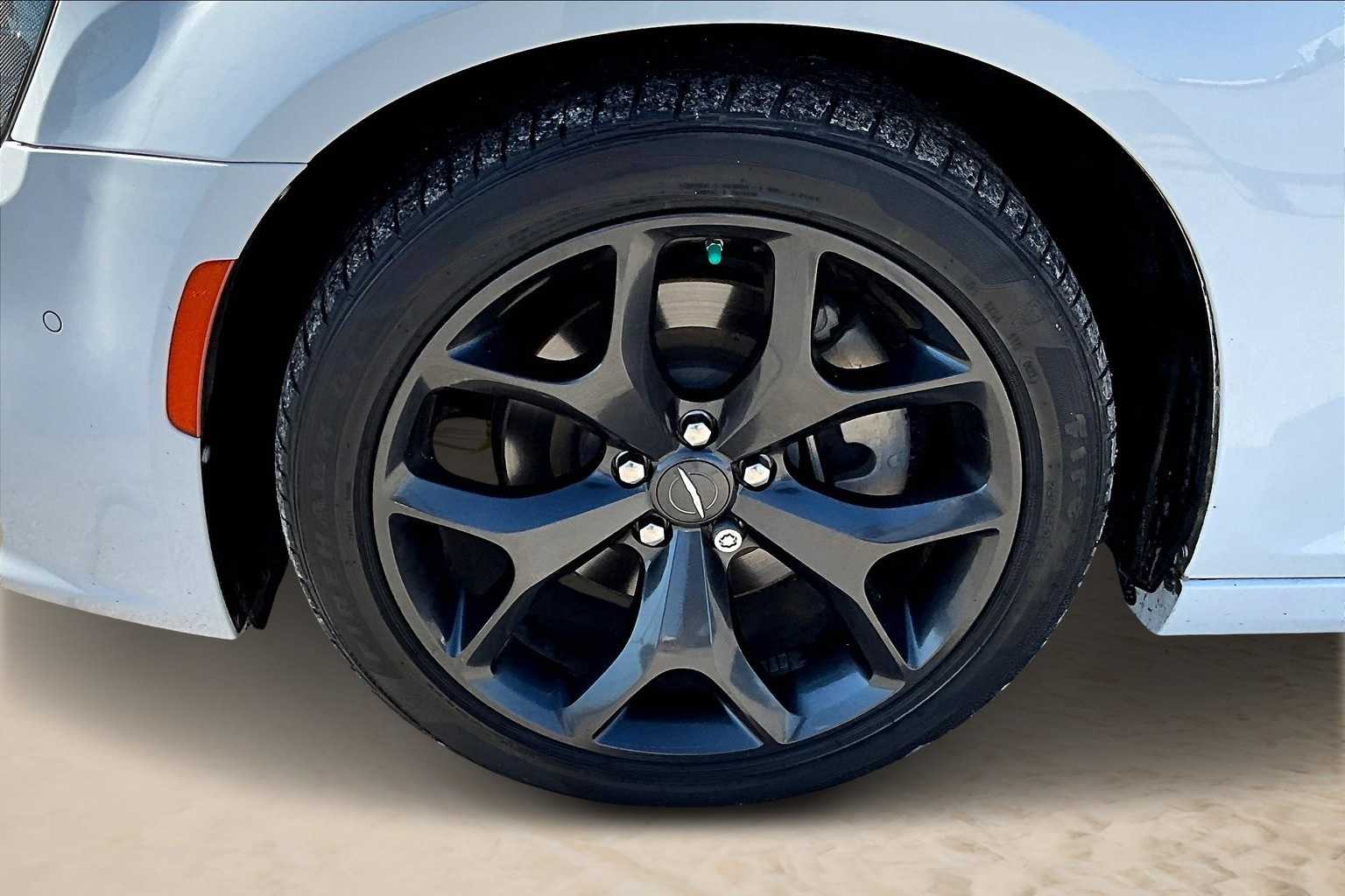Thumbnail: 2023 Chrysler 300 - 7