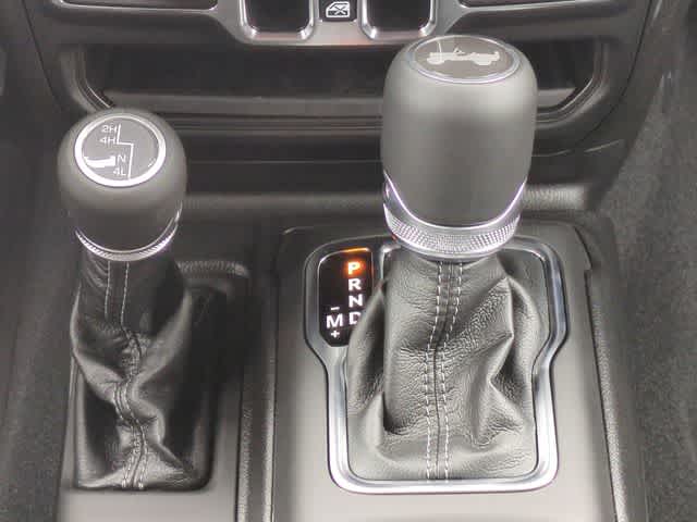 2025 Jeep Wrangler 4-Door Sahara - Photo 33