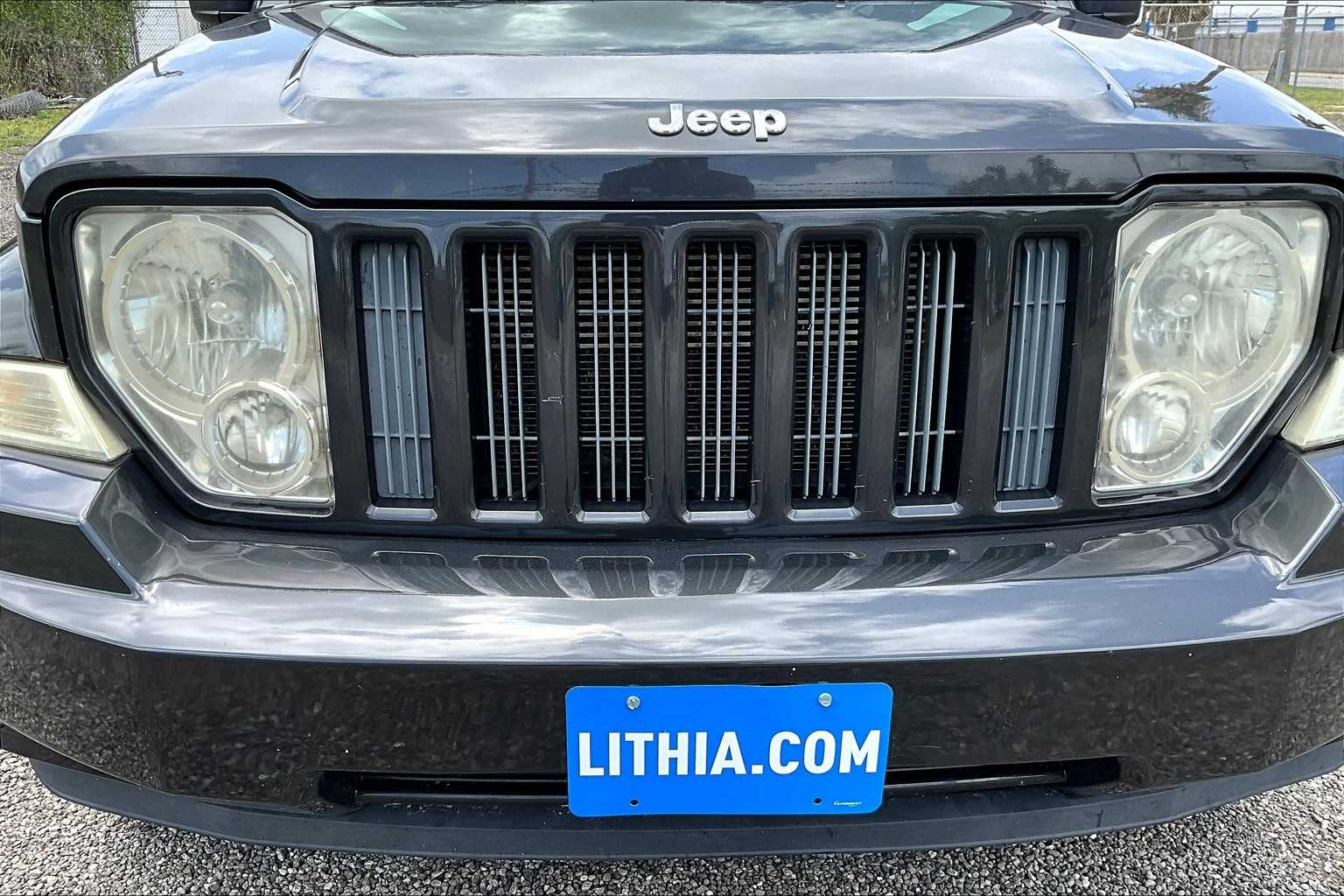 2011 Jeep Liberty Sport 32