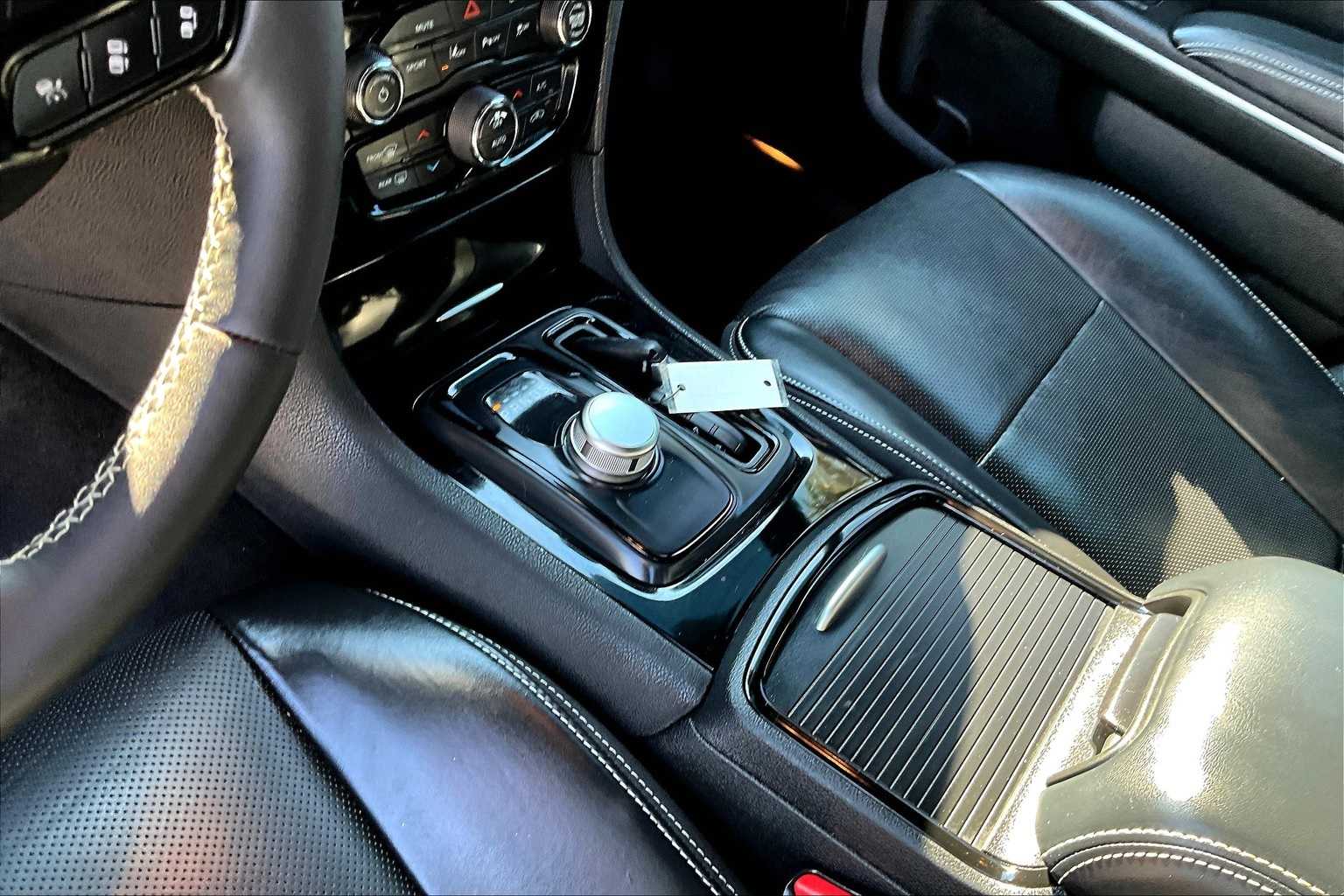 Thumbnail: 2023 Chrysler 300 - 16