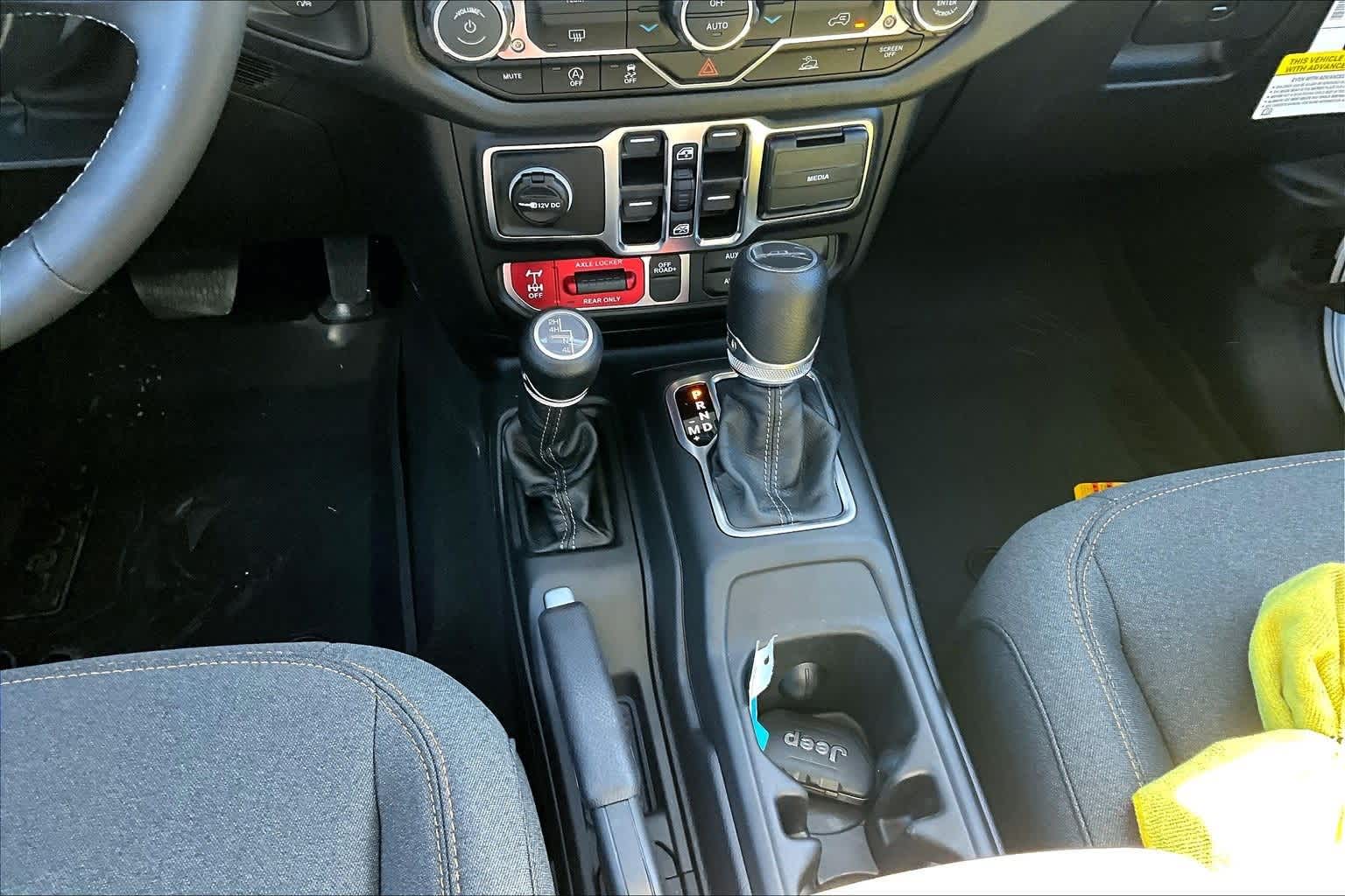 Thumbnail: 2025 Jeep Gladiator - 17