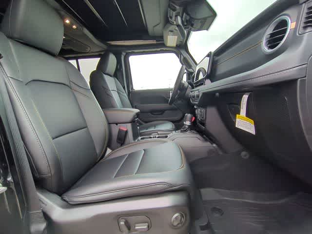 2025 Jeep Wrangler 4-Door Sahara - Photo 22