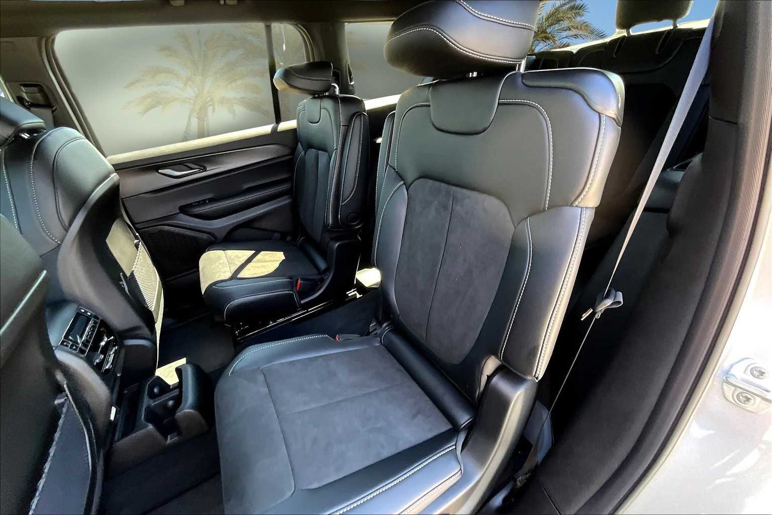 Thumbnail: 2025 Jeep Grand Cherokee - 12