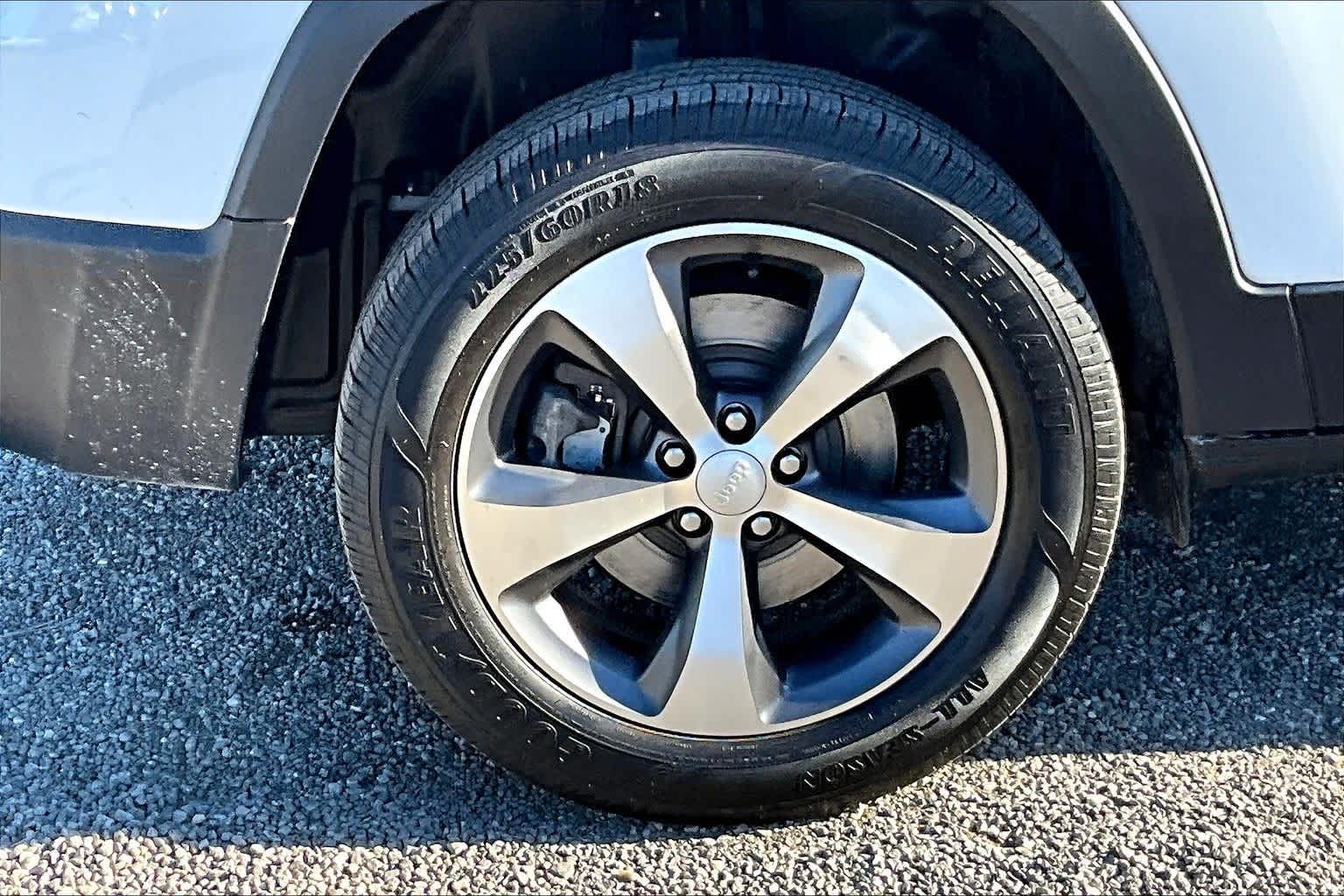 Thumbnail: 2020 Jeep Cherokee - 35