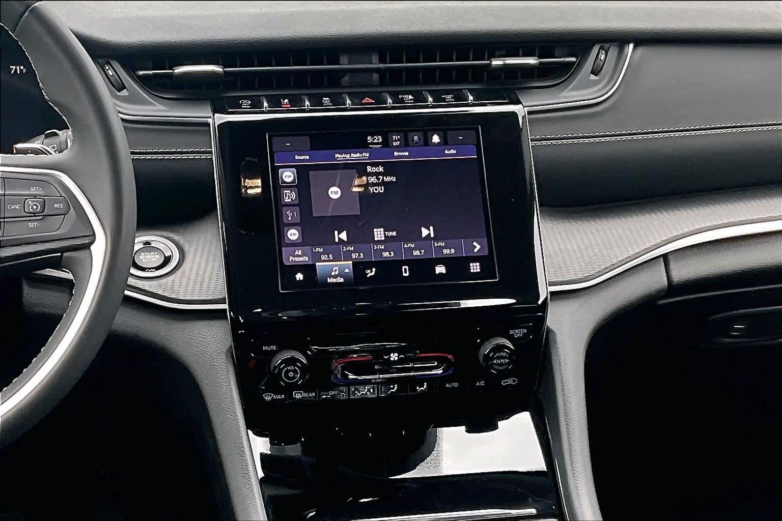 Thumbnail: 2023 Jeep Grand Cherokee - 15