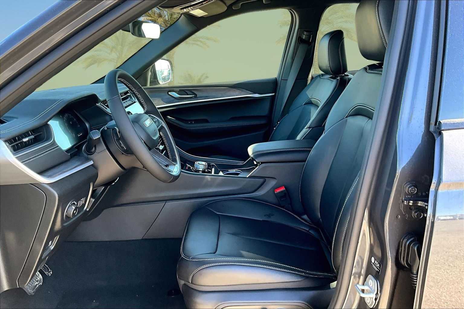 Thumbnail: 2025 Jeep Grand Cherokee - 11