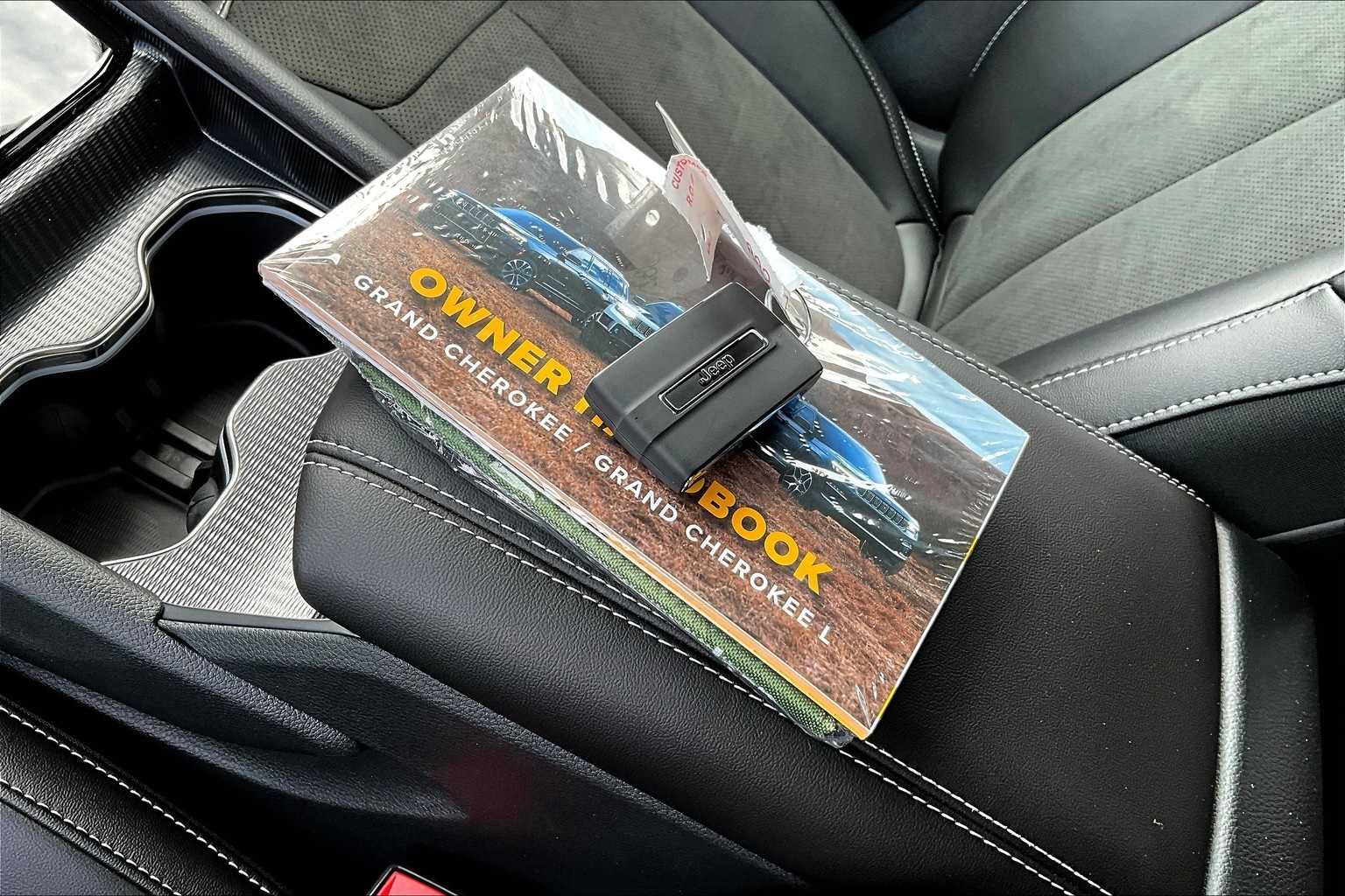 Thumbnail: 2025 Jeep Grand Cherokee - 19