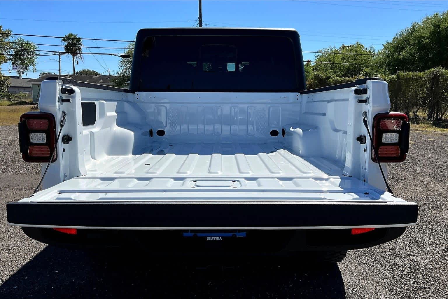 Thumbnail: 2025 Jeep Gladiator - 19