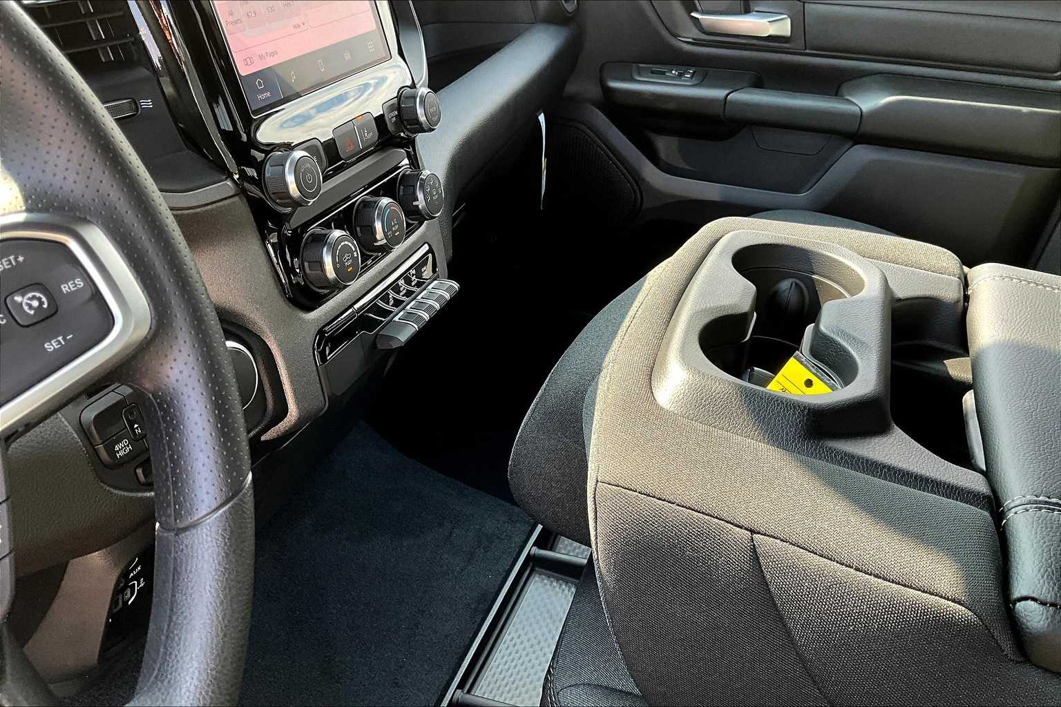 Thumbnail: 2025 RAM 1500 - 17