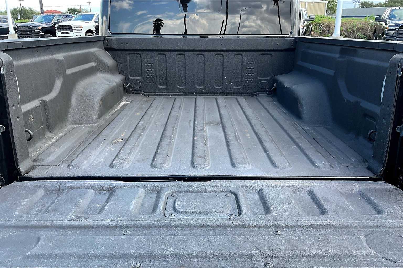 Thumbnail: 2023 Jeep Gladiator - 18