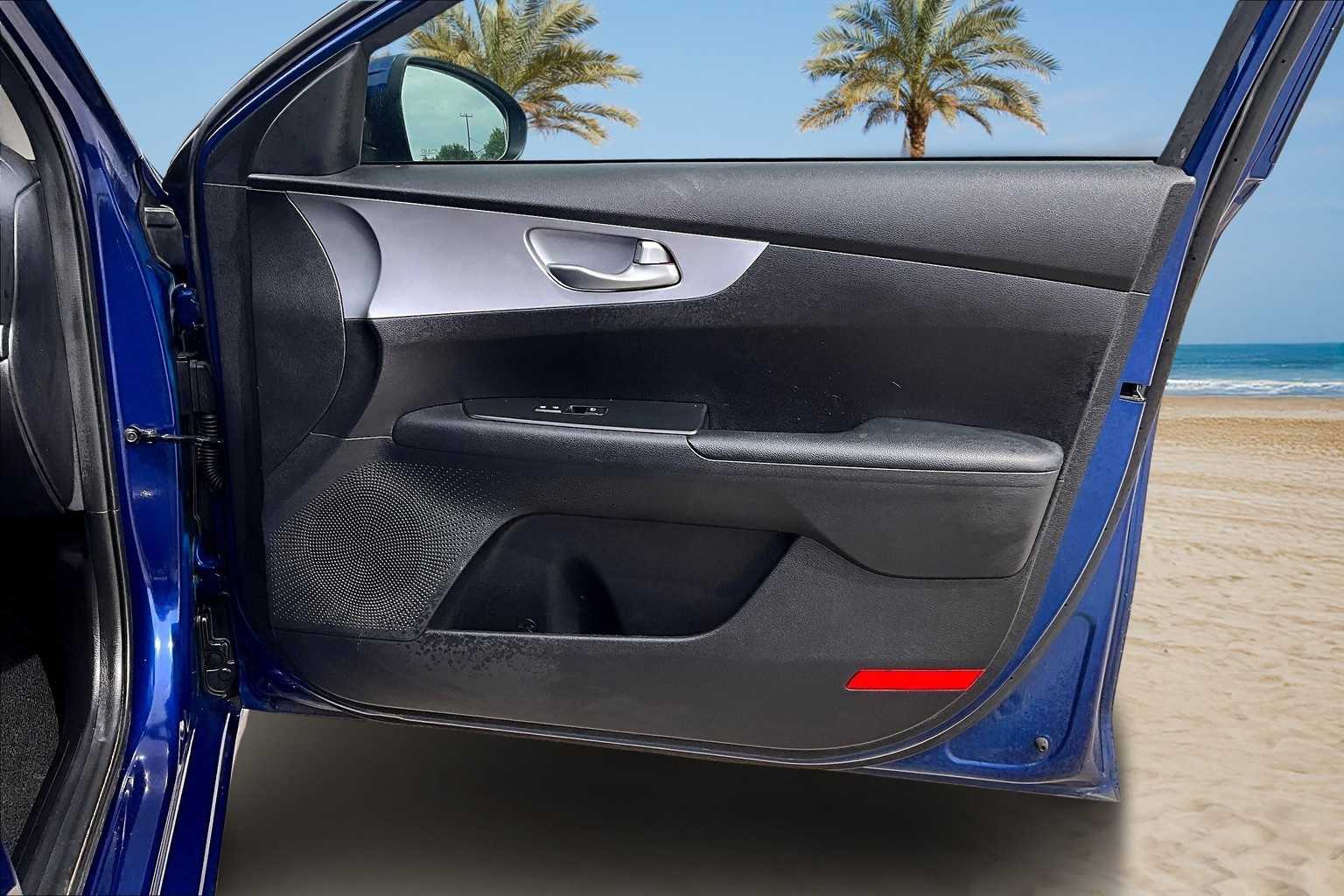 Thumbnail: 2022 Kia Forte - 29