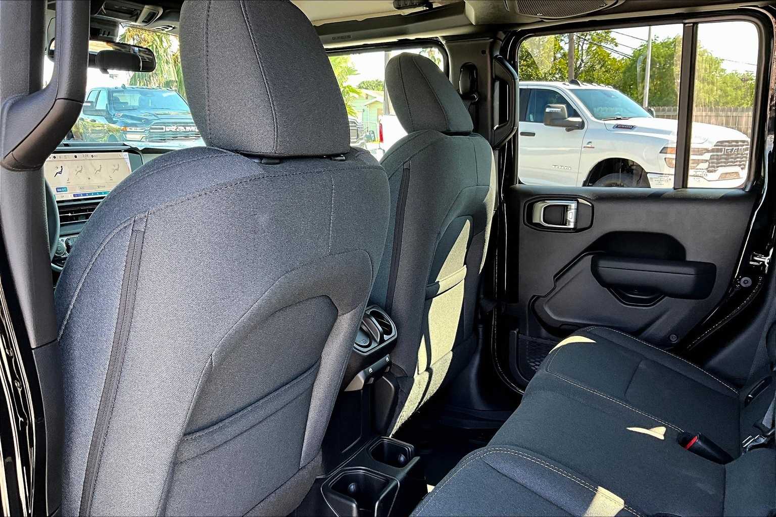 Thumbnail: 2025 Jeep Gladiator - 12