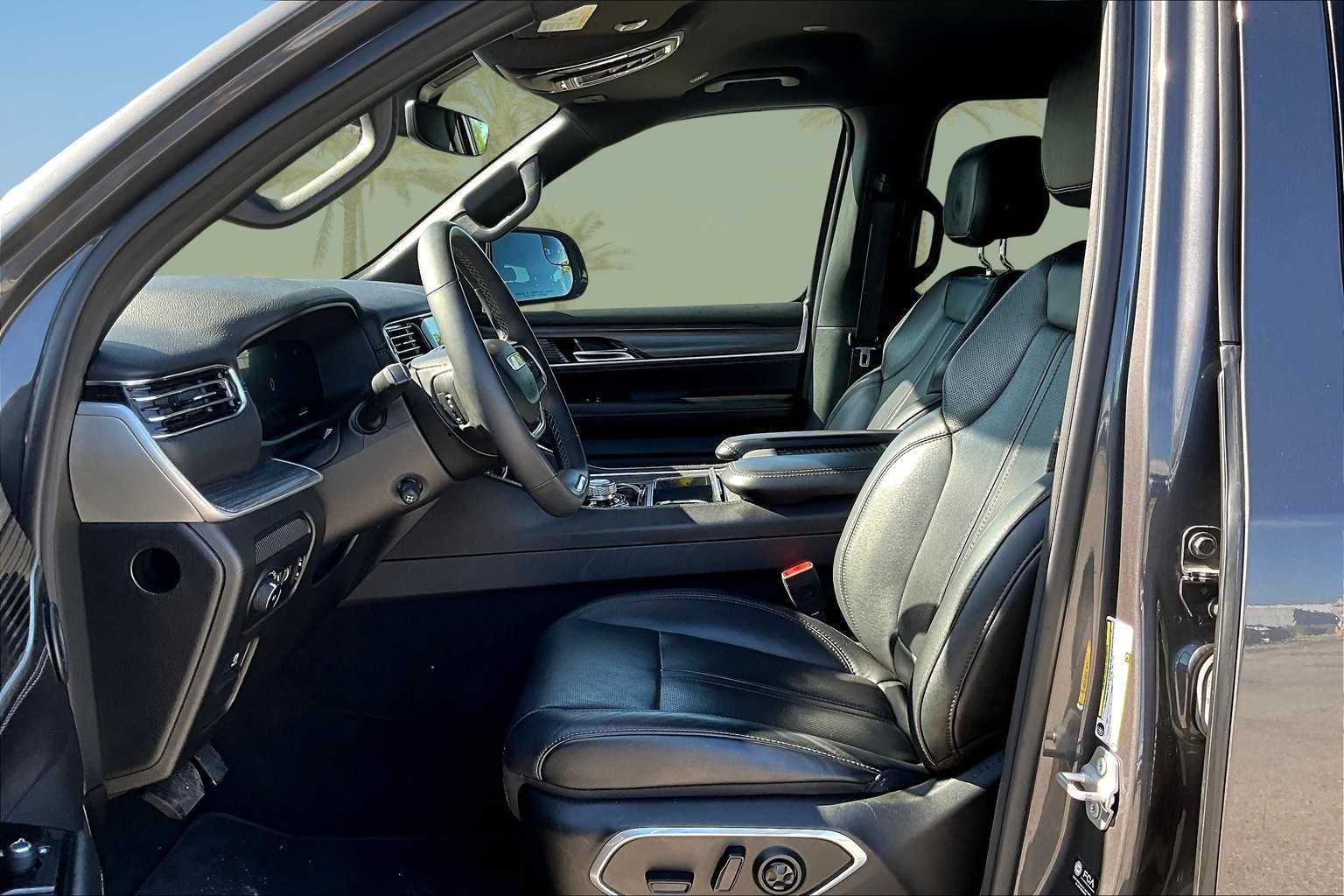 Thumbnail: 2023 Jeep Wagoneer - 11
