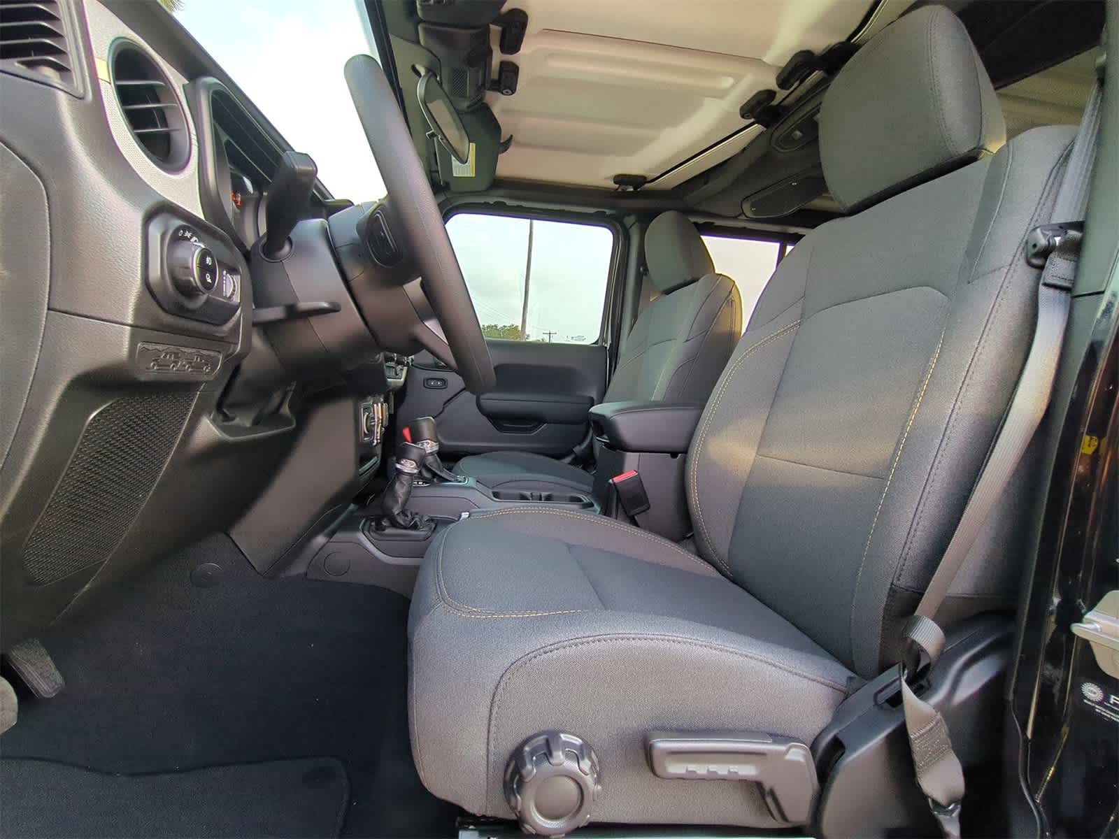 Thumbnail: 2025 Jeep Gladiator - 17