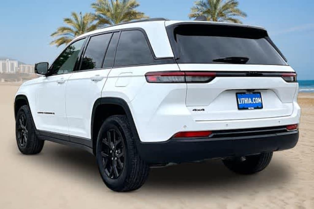 Used 2024 Jeep Grand Cherokee Altitude SUV