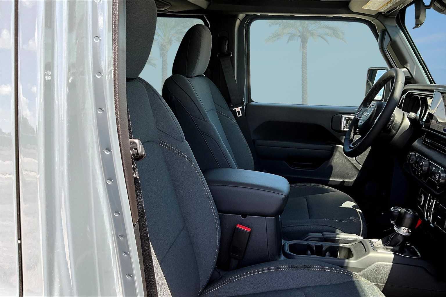 Thumbnail: 2025 Jeep Wrangler - 13