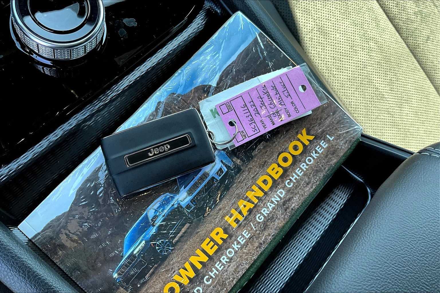 Thumbnail: 2025 Jeep Grand Cherokee - 19