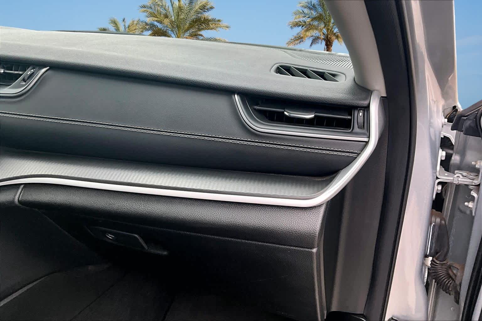 Thumbnail: 2023 Jeep Grand Cherokee - 21