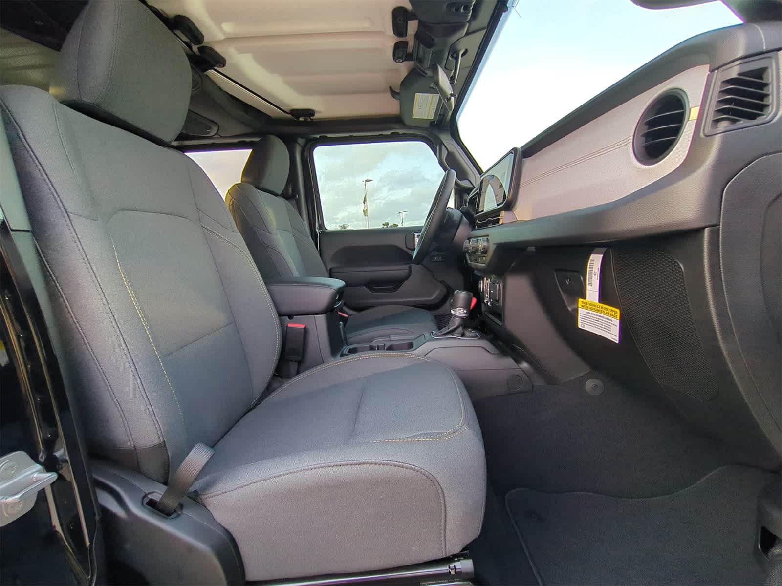 Thumbnail: 2025 Jeep Gladiator - 22