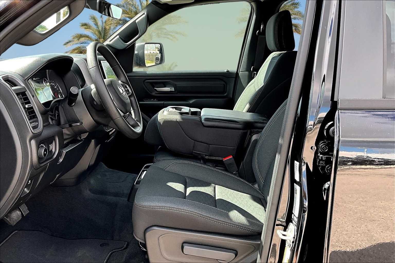 Thumbnail: 2025 RAM 1500 - 10