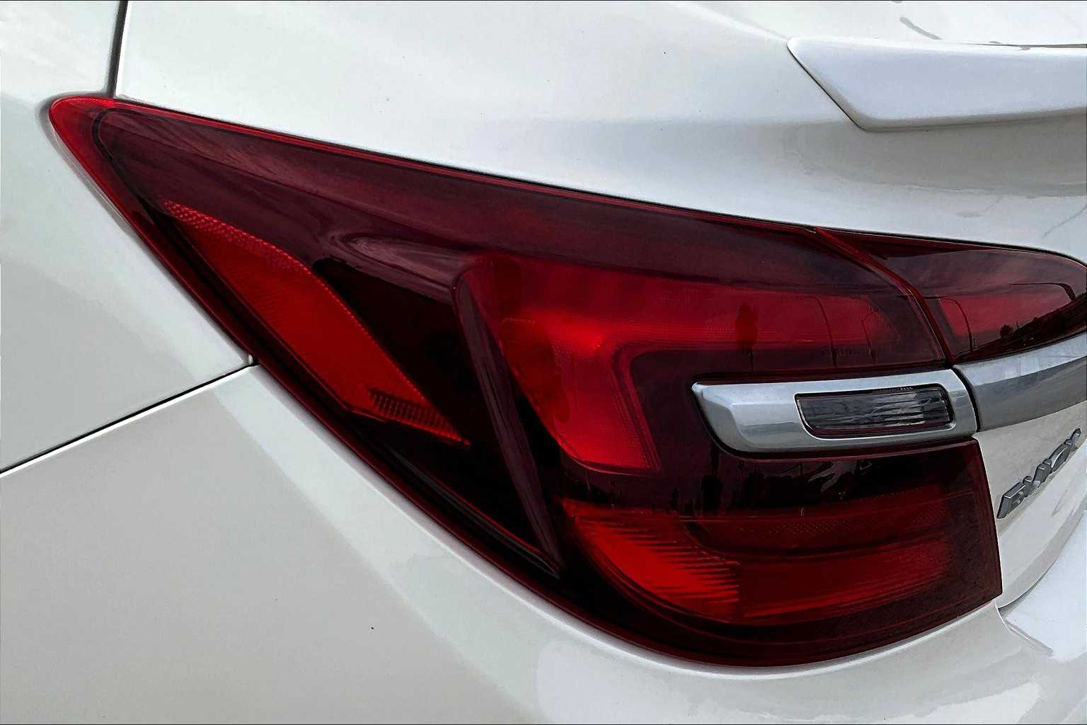 Thumbnail: 2015 Buick Regal - 28