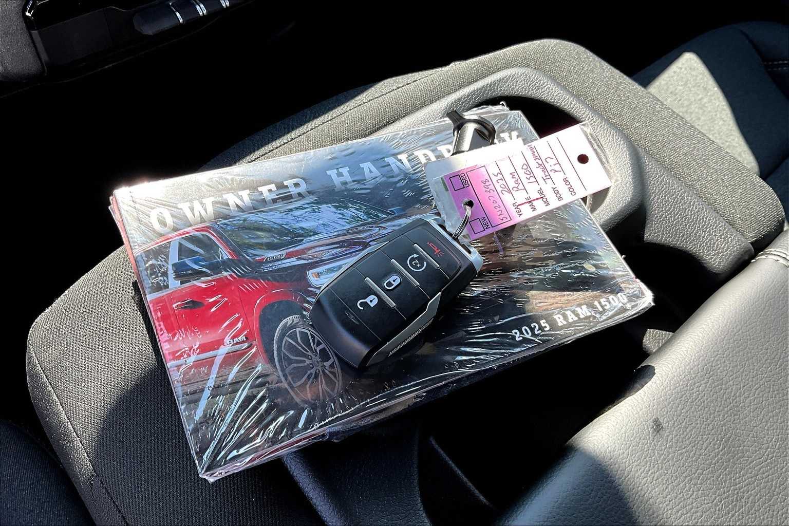 Thumbnail: 2025 RAM 1500 - 18