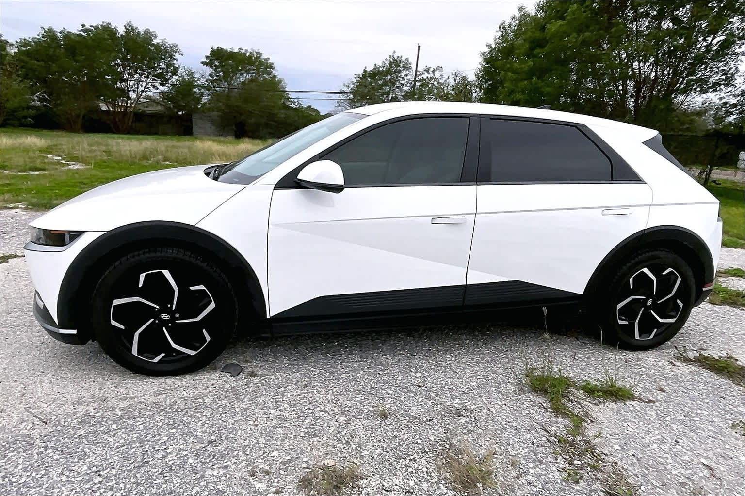 Thumbnail: 2023 Hyundai Ioniq 5 - 3