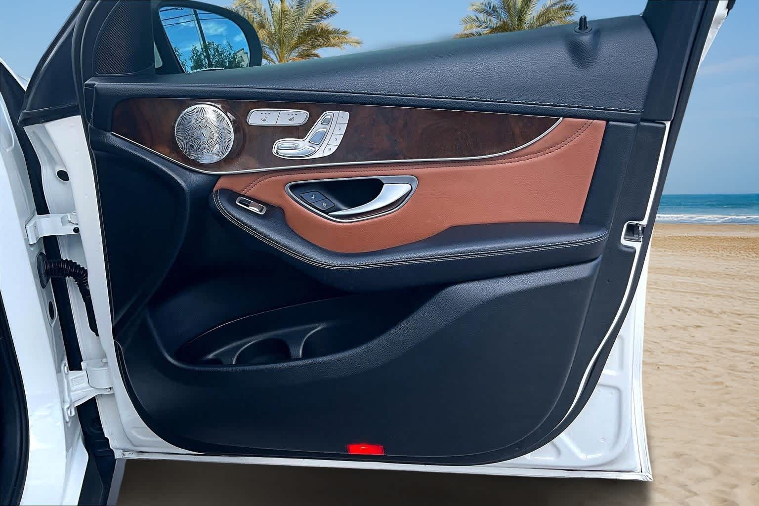 Thumbnail: 2017 Mercedes-Benz GLC - 28