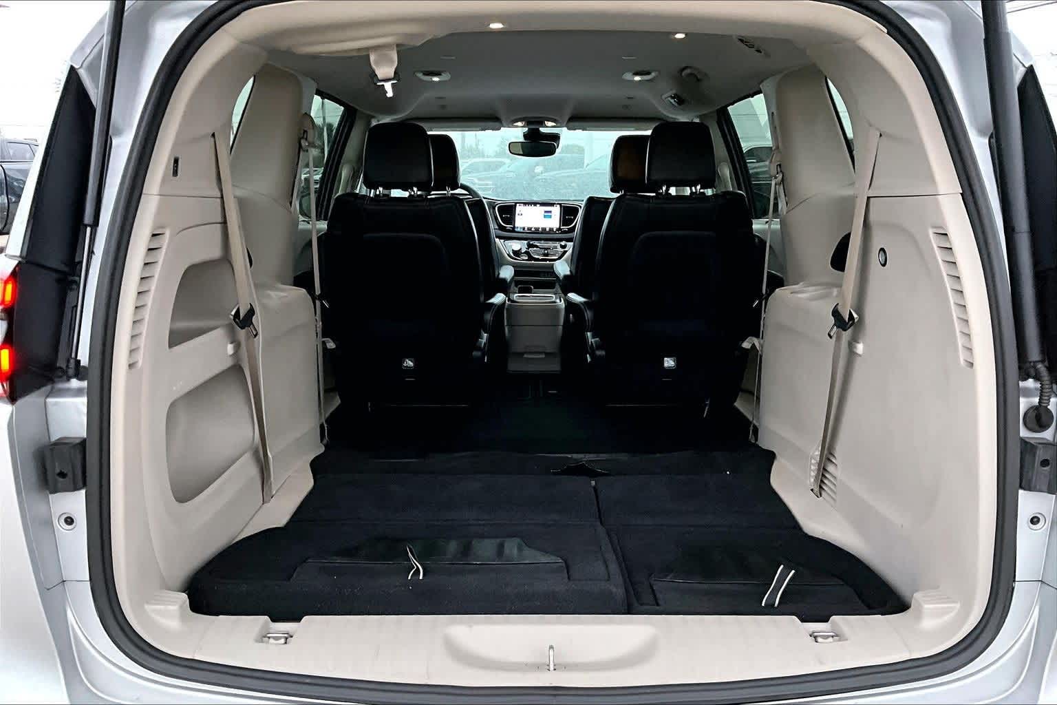 Thumbnail: 2024 Chrysler Pacifica - 19