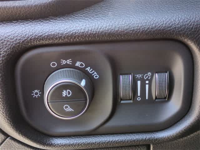 Thumbnail: 2025 RAM 1500 - 18
