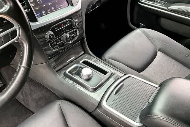 Thumbnail: 2022 Chrysler 300 - 16