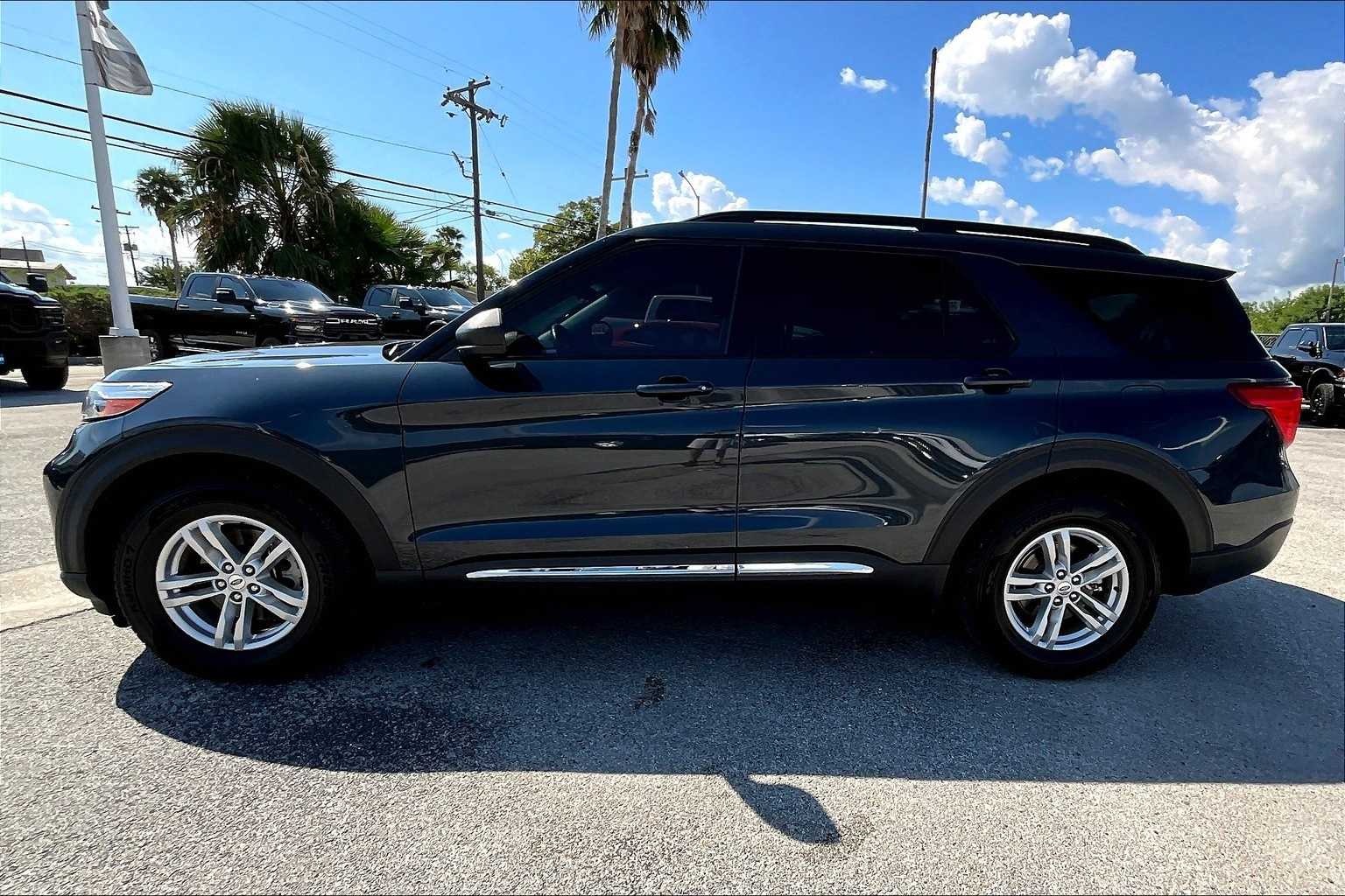 2022 Ford Explorer XLT photo 3
