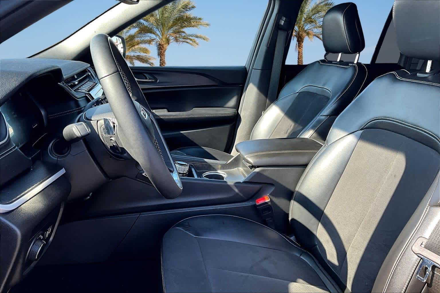 Thumbnail: 2024 Jeep Grand Cherokee - 10