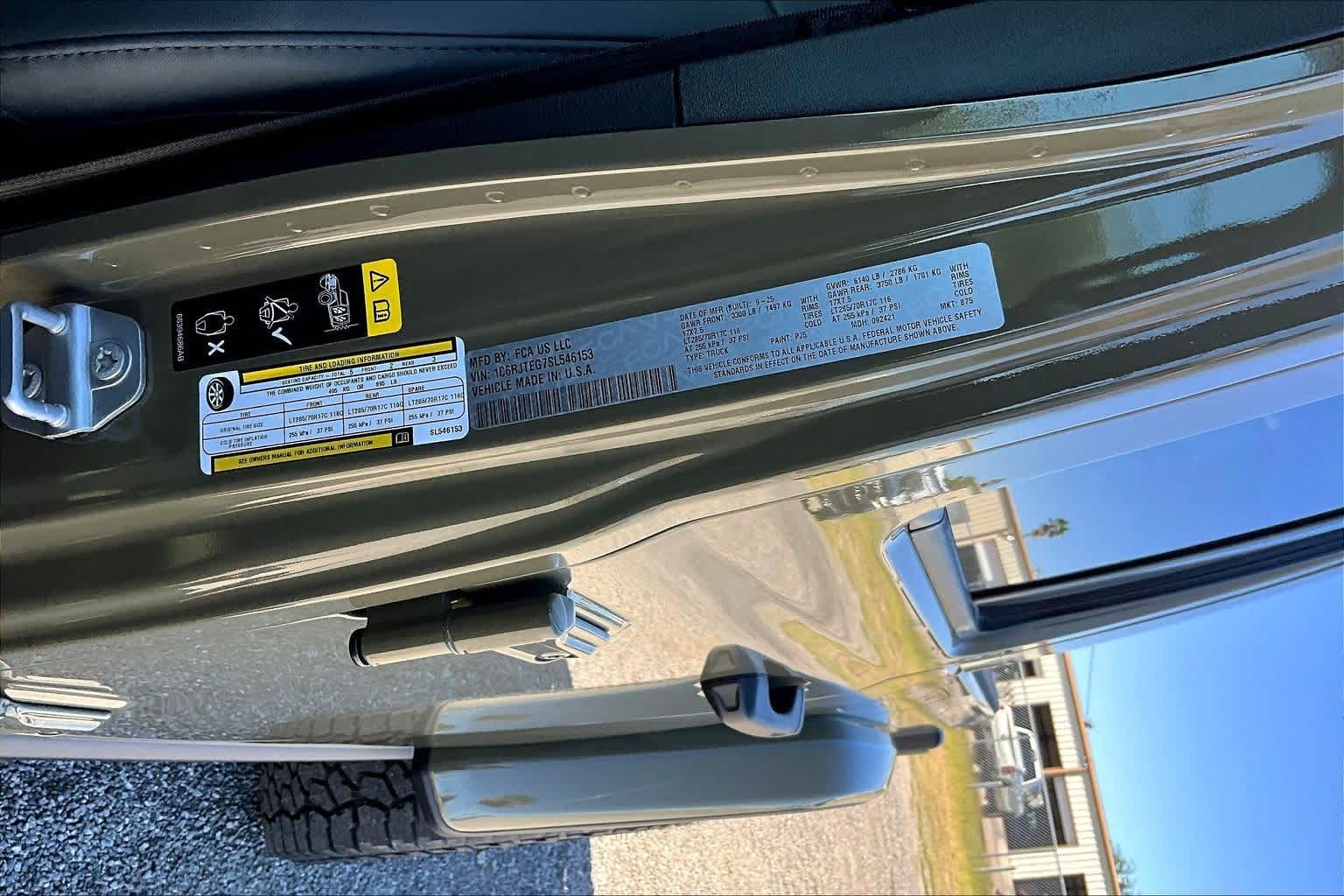 Thumbnail: 2025 Jeep Gladiator - 21