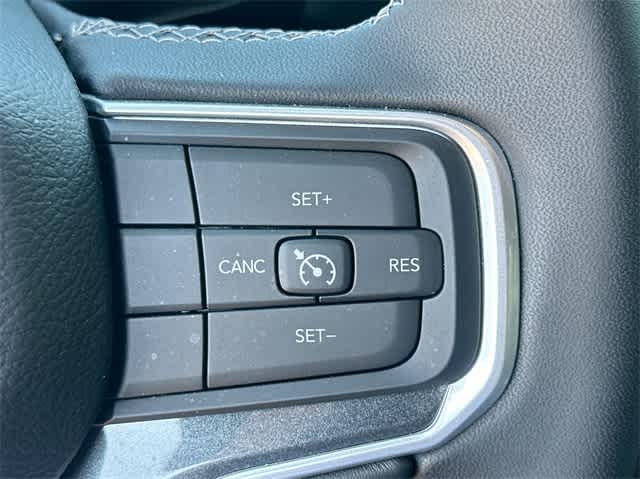 Thumbnail: 2024 Jeep Wagoneer - 25