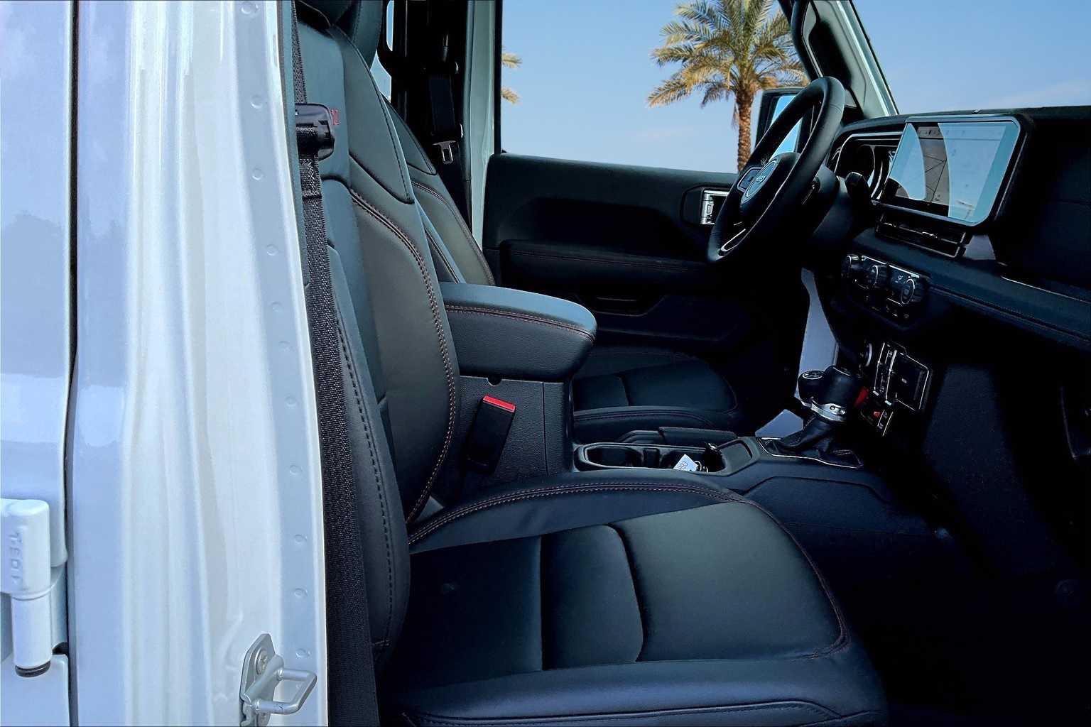 Thumbnail: 2025 Jeep Wrangler - 14