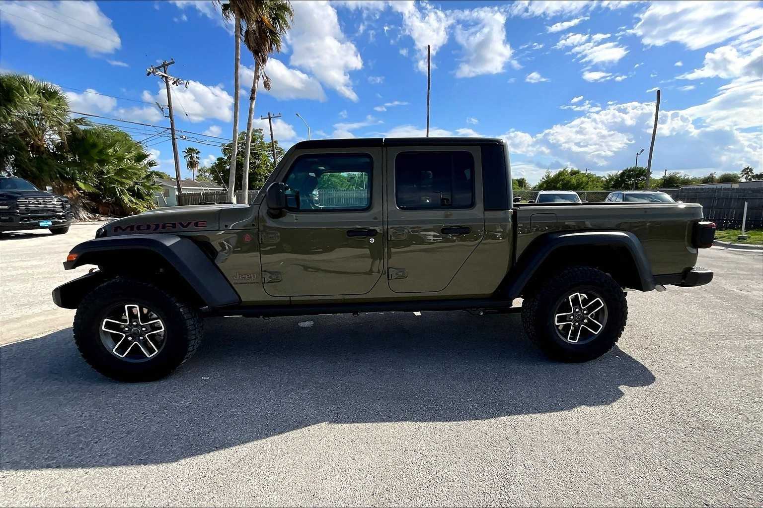 Thumbnail: 2025 Jeep Gladiator - 3